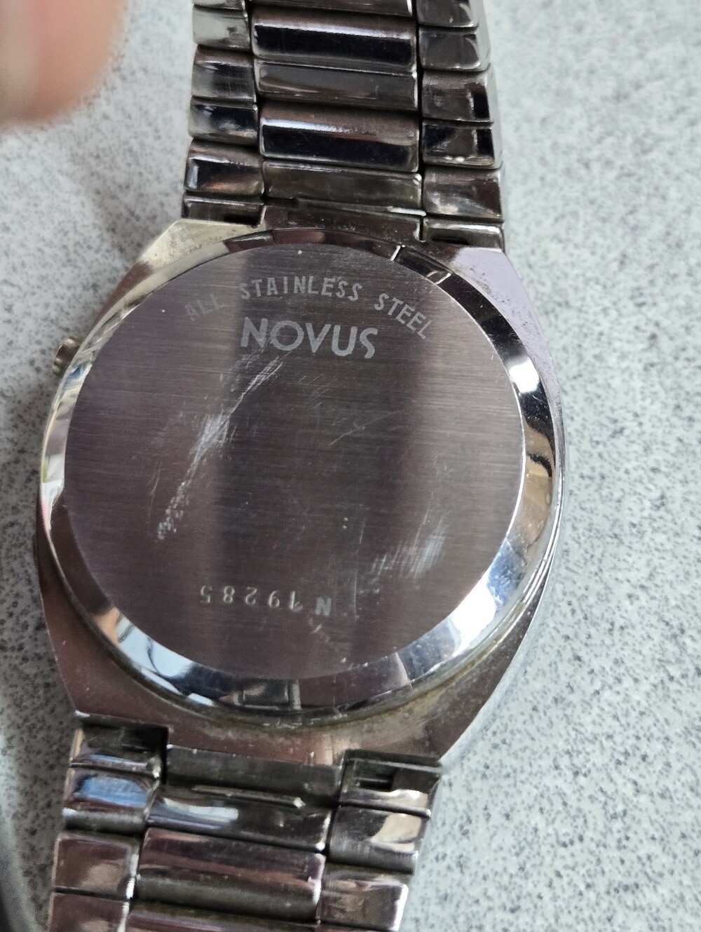 Vintage Novus LED Digital Watch - Picture 4 of 7